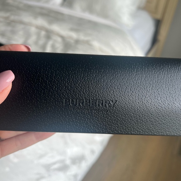 Burberry Sunglasses - Picture 8 of 11